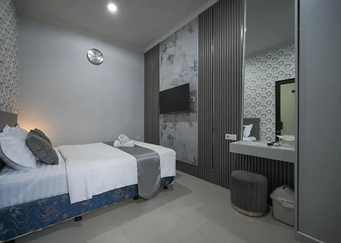 Puri Ratu With Private Pool Villa *